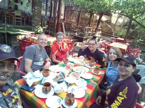 Die Crew in Colima: Profe Miguel, wir, Doctor Carlos, Graciela und Maria