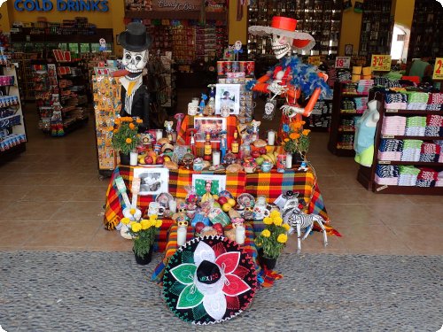 Colourful and flashy: Ofrendas in a tourist shop